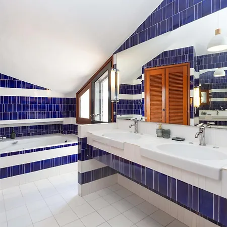 Puccinelli לינה וארוחת בוקר