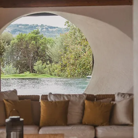 לינה וארוחת בוקר Puccinelli *